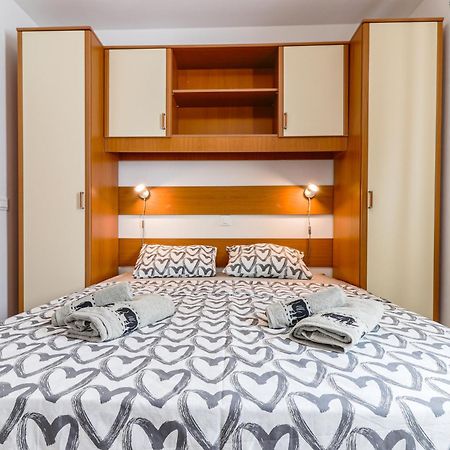 Sunshine Apartments Funtana With Balcony And Sea View المظهر الخارجي الصورة