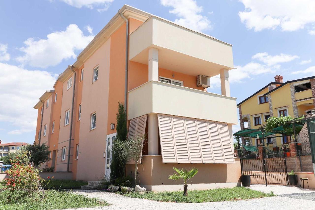 Sunshine Apartments Funtana With Balcony And Sea View المظهر الخارجي الصورة