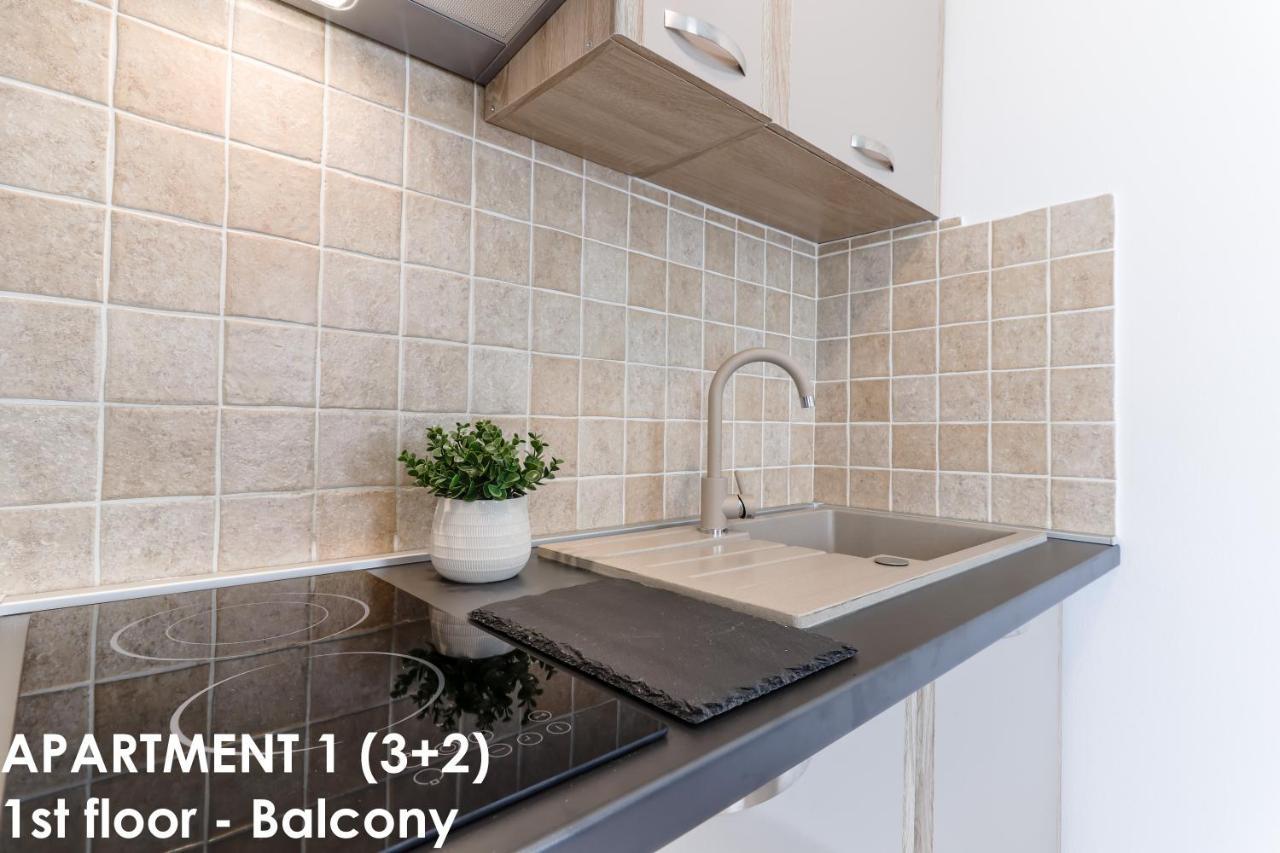 Sunshine Apartments Funtana With Balcony And Sea View المظهر الخارجي الصورة