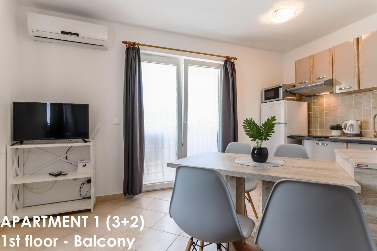 Sunshine Apartments Funtana With Balcony And Sea View المظهر الخارجي الصورة